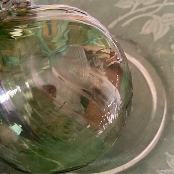Hand Crafted Blown decorative glass ornament ball green with gold decor - Picture 9 of 10